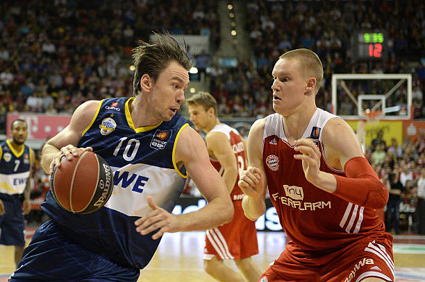 球员配合失 球员配合失