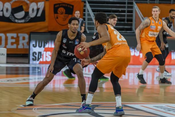 高位逼抢和 高位逼抢和