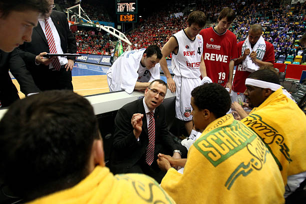 凭借高超的 凭借高超的